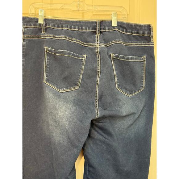 High-Rise Stretch Straight Jeans β Flattering & Comfy Fit - Picture 3 of 12